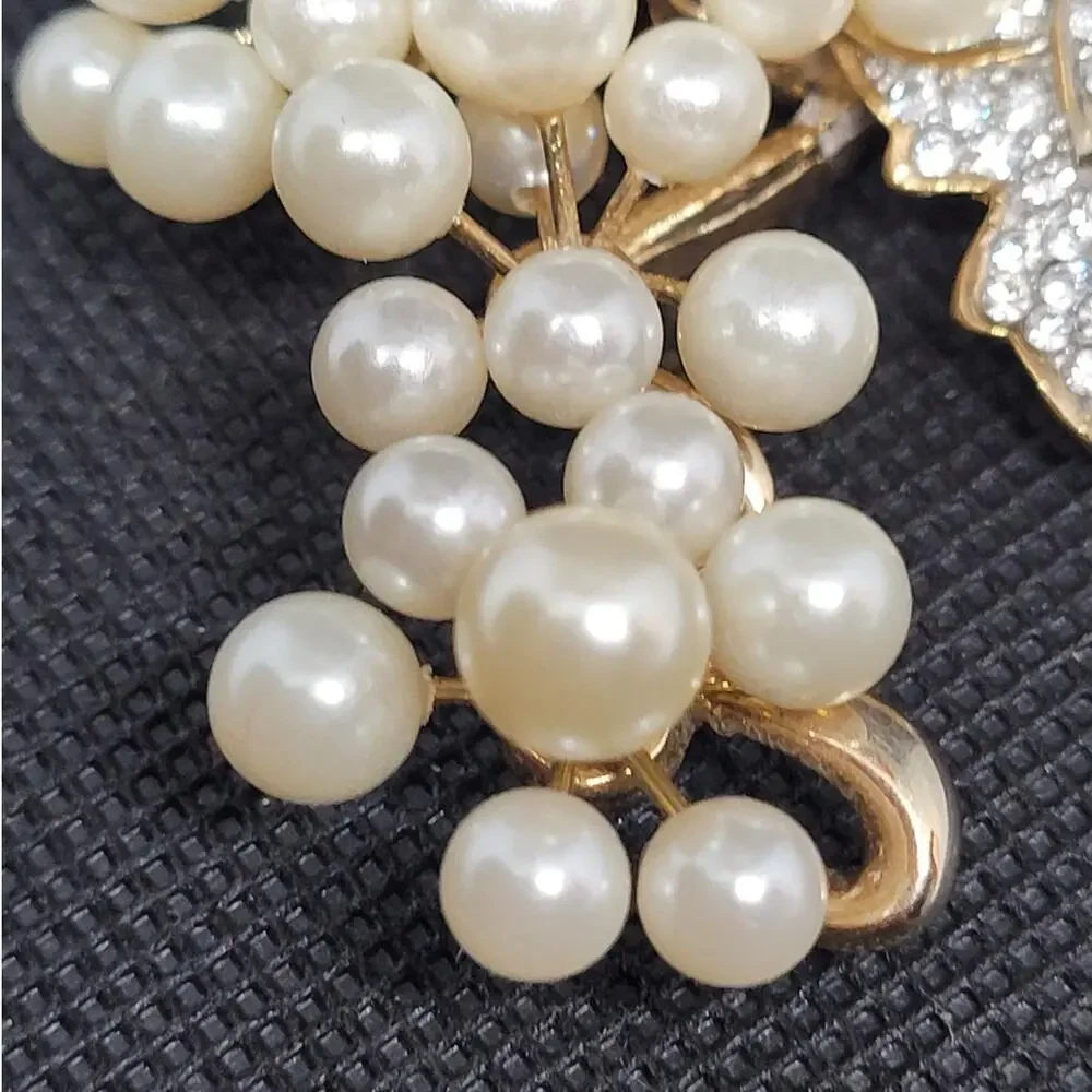 Glam Gold Tone Faux Pearl Crystal Grapevine Pin Chic Vintage Garden‎ Party Vibes
